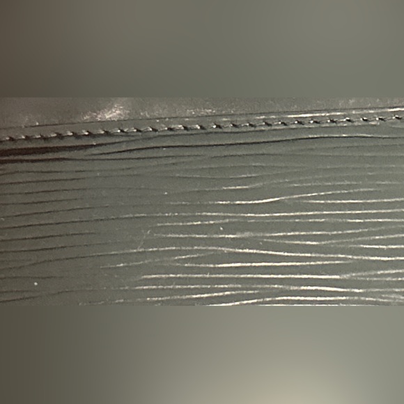 Rare LOUIS VUITTON Epi Coin Keycase purse EUC - Picture 6 of 9